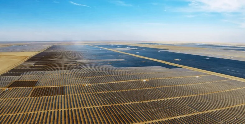 A wide shot of the Benban solar plant in Egypt which uses Astronergy solar modules.