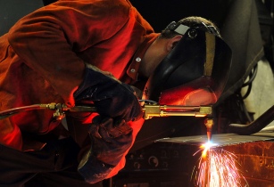 Scott Safetys new welding headtop can protect a person from flash burn, UV light and extreme heat. (Image source: Scott Safety)