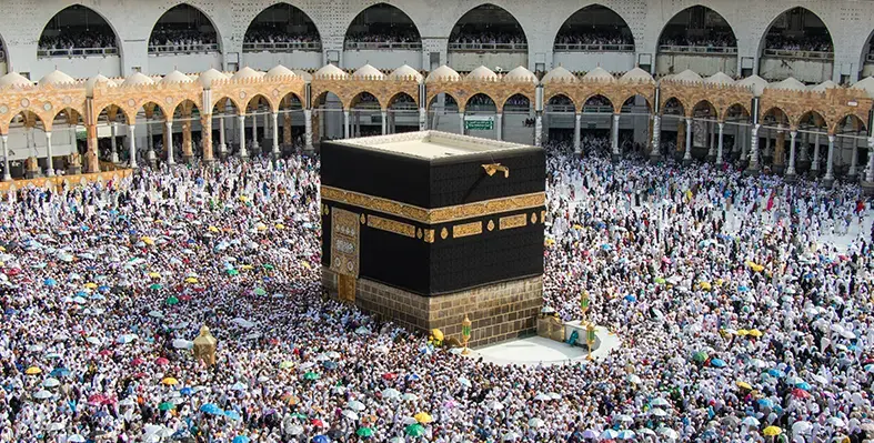 kaaba_surrounded_by_pilgrims