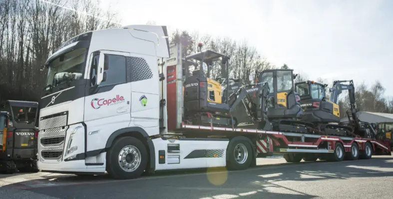 Electric truck to transport vehicles. 