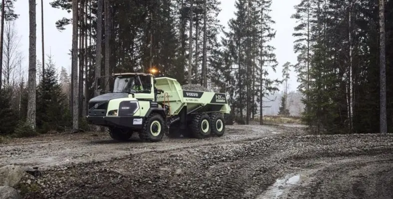 The Volvo HX04 is the world's first articulated hauler hydrogen fuel cell prototype. (Image source: Volvo CE)